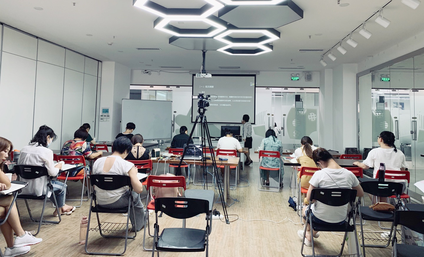 广东省中鹏职业培训学校有限公司